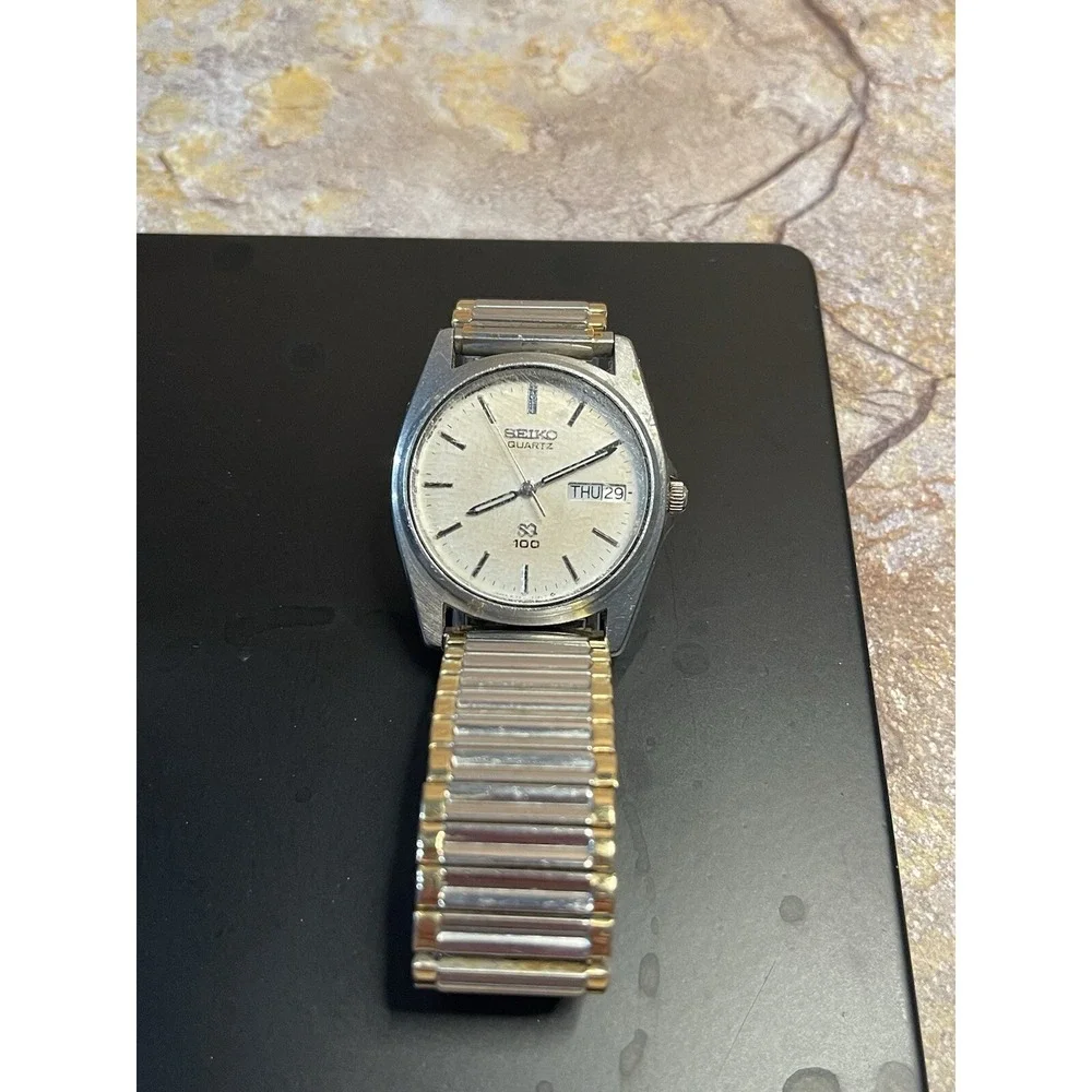 Vintage Seiko Men's Watch Japan Movement New Battery Installed 100' Water Depth